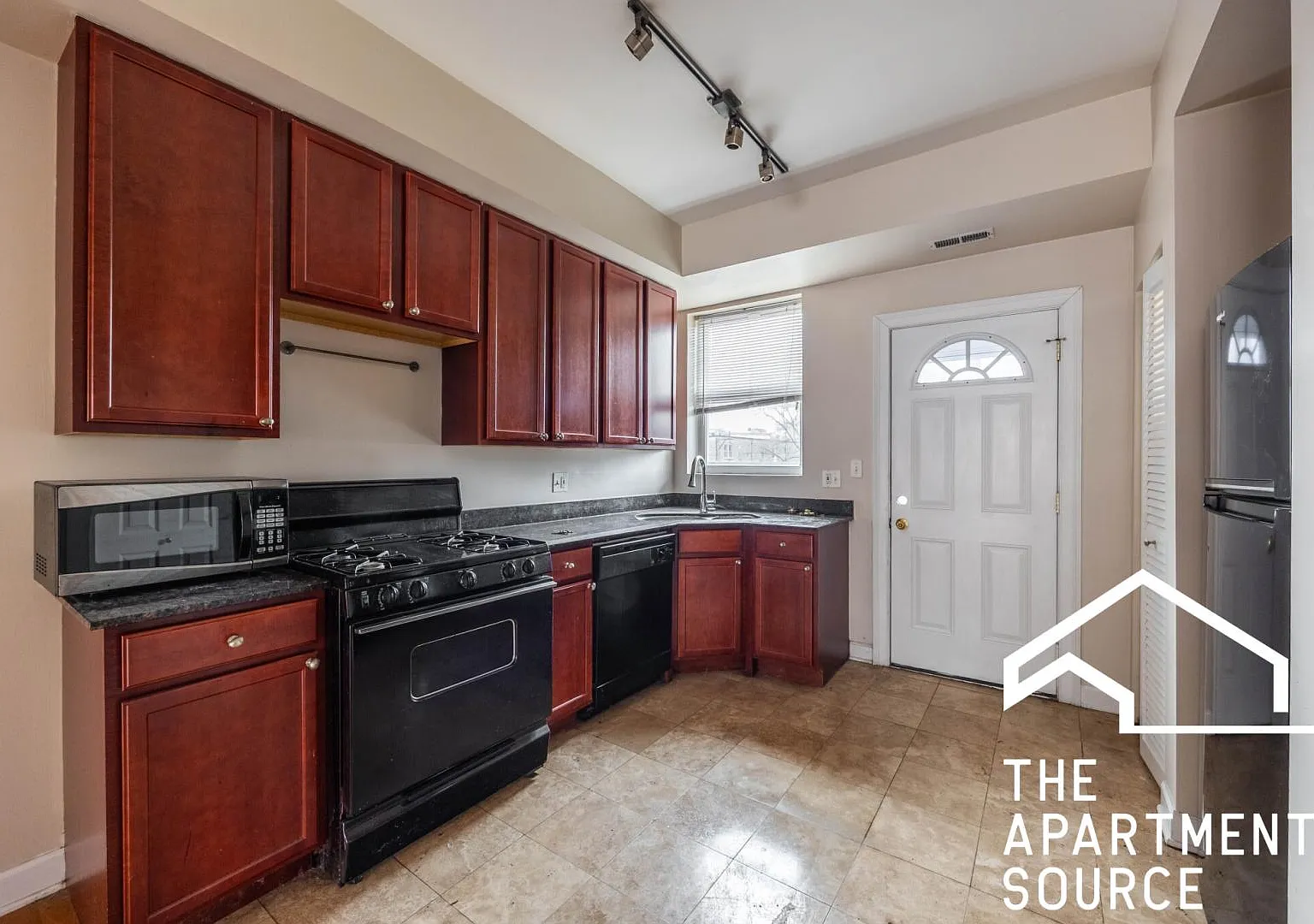 7462 North Greenview Avenue #1 — Photo 1