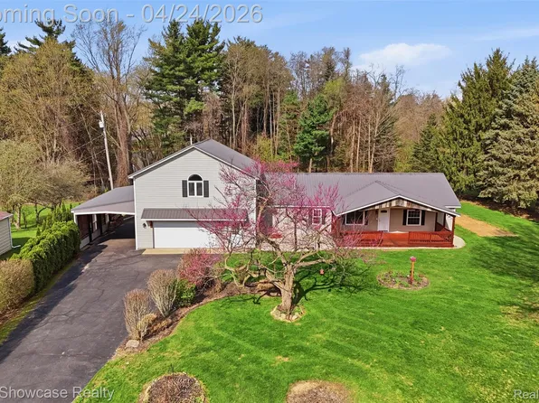 3708 Hideaway Ct, Brighton, MI 48114