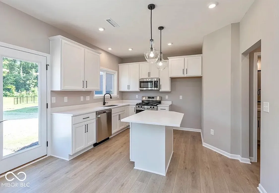 4 bed, 1988 sqft, $2,600 — Photo 3