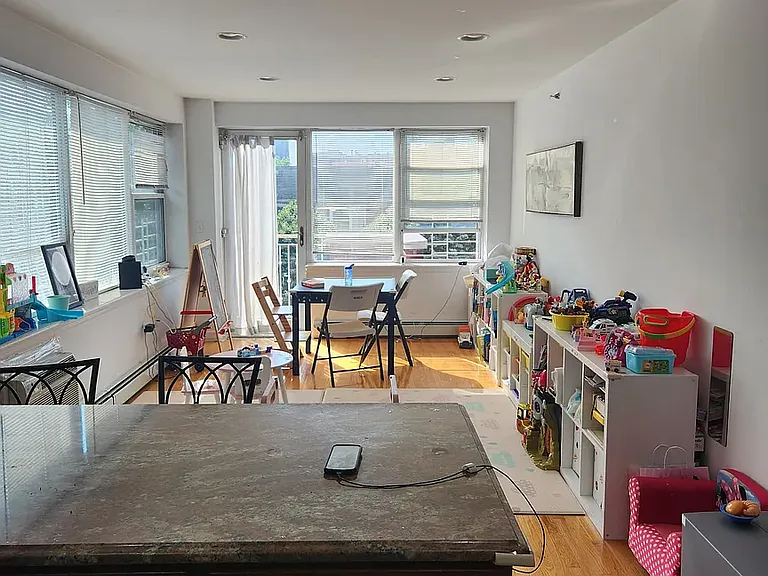 25-44 Crescent St #3A — Photo 2