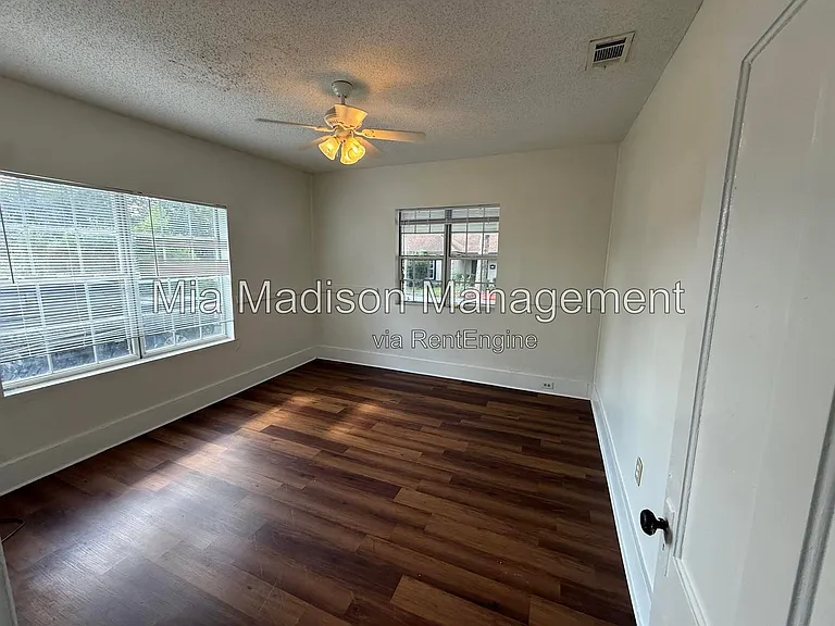 211 W 59th St #A — Photo 27