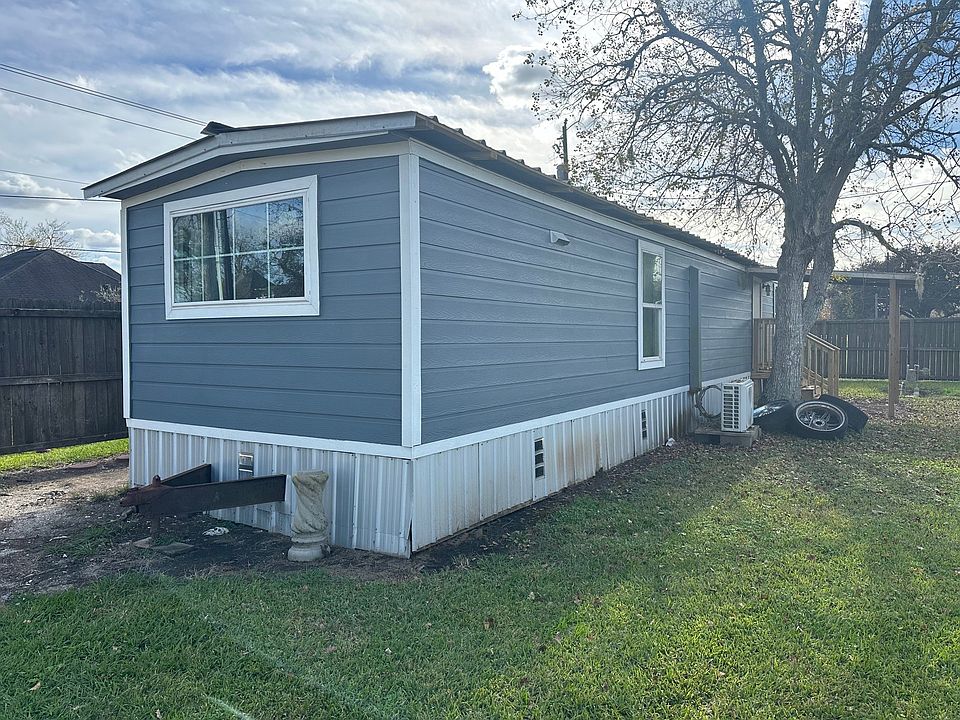1st image of 1301 Avenue A Trailer 1