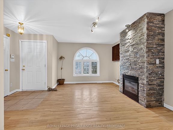 3rd image of 3081 Barnaby Ct