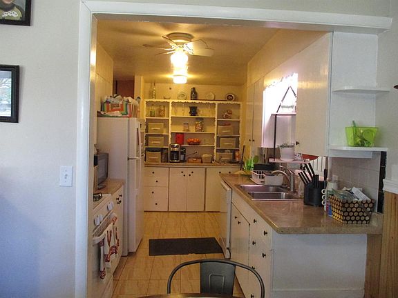 3rd image of 309 W Albert St