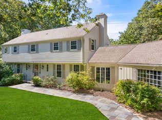 28 Montgomery Ln, Norwich, CT 06360