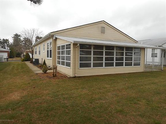 3rd image of 43 Gorginio Dr