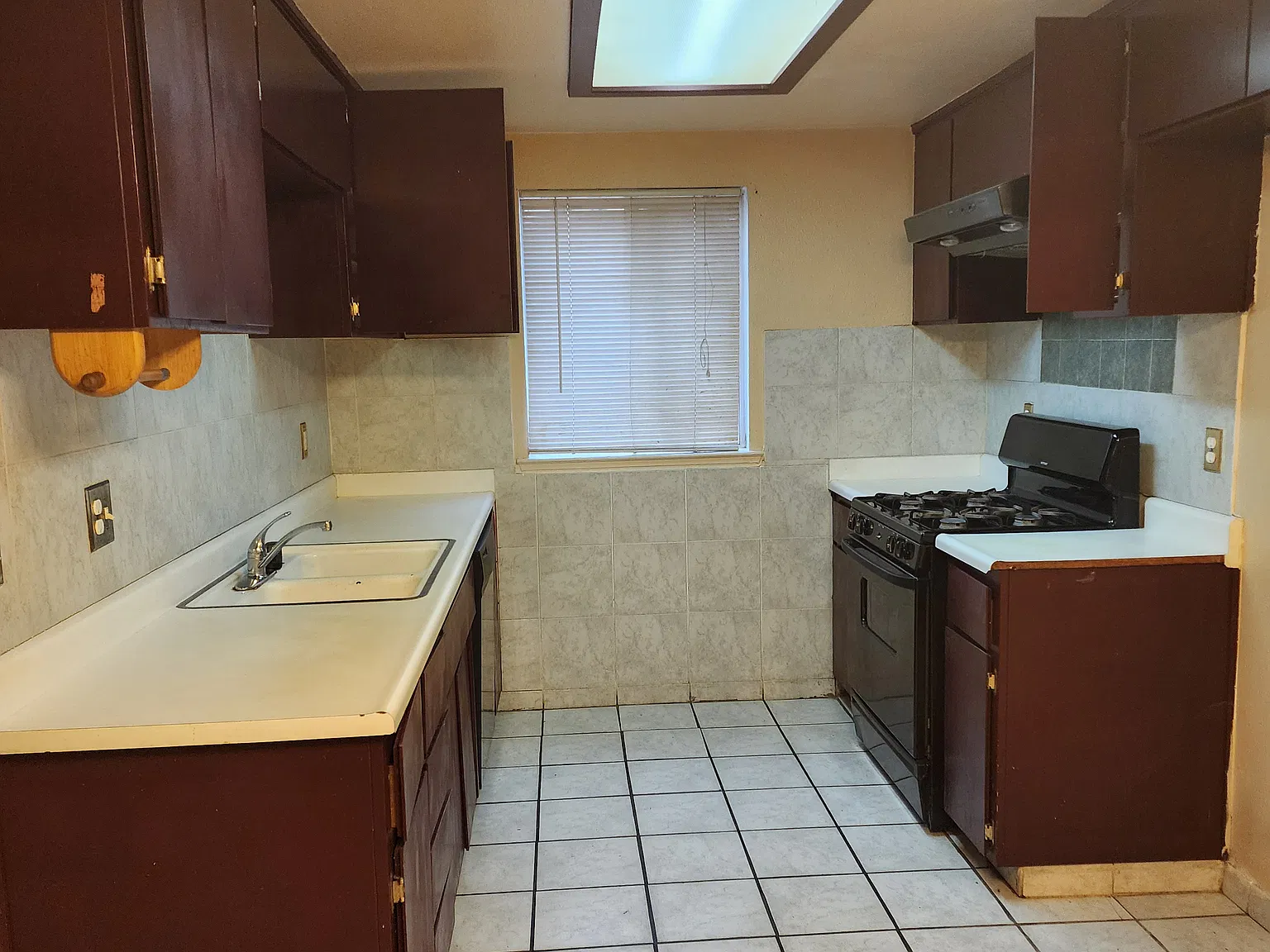 3 bed, 1115 sqft, $2,200 — Photo 3