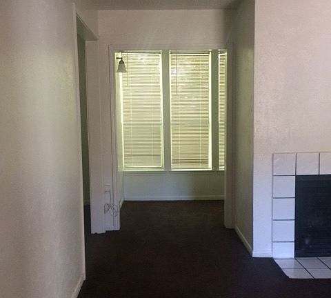 3rd image of 218 Lake Meadows Dr
