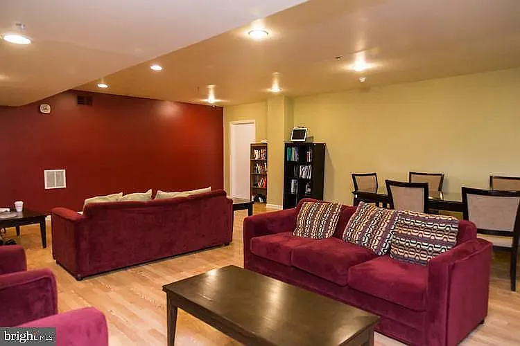 1324 Locust St #530 — Photo 10