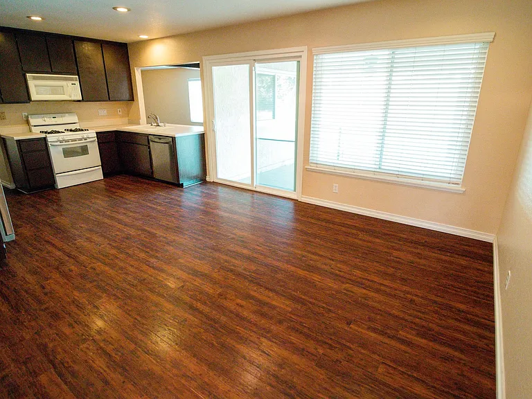 1943 S Belle Ave — Photo 20
