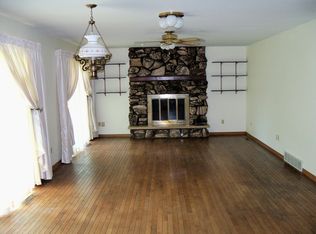 2716 W Manitou Trl, McHenry, IL 60051