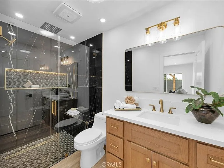 338 S James St — Photo 17