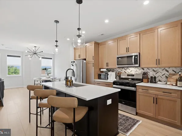 14435 Glen Manor Dr Unit 603, Chantilly, VA 20151