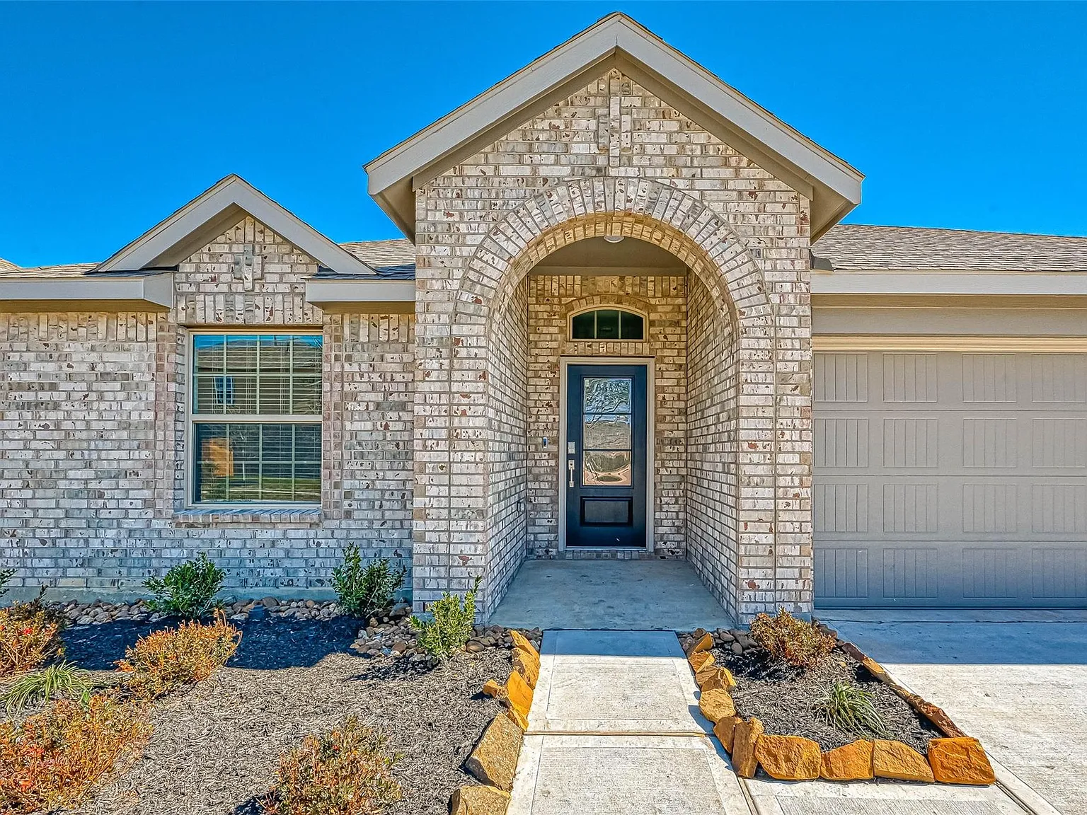 3 bed, 1769 sqft, $2,549 — Photo 2