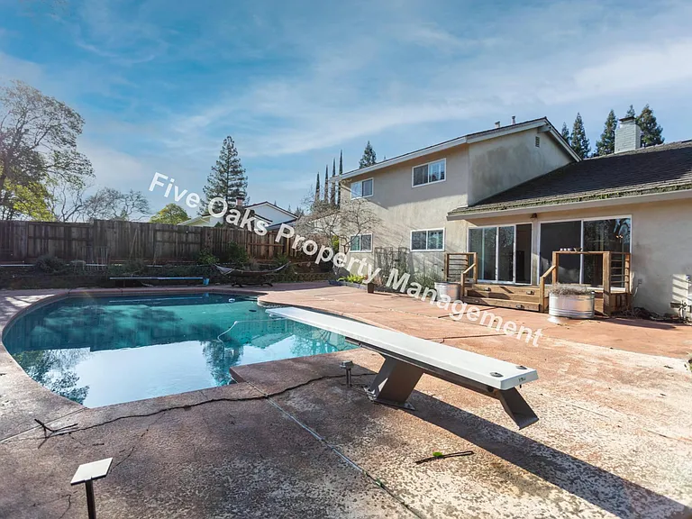 2815 Stanford Ln — Photo 24