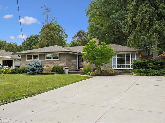 3rd image of 142 Stonybrook Dr