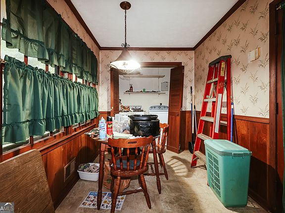 4th image of 320 Kings Rd