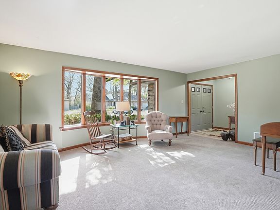 4th image of 18070 Whitman Ln
