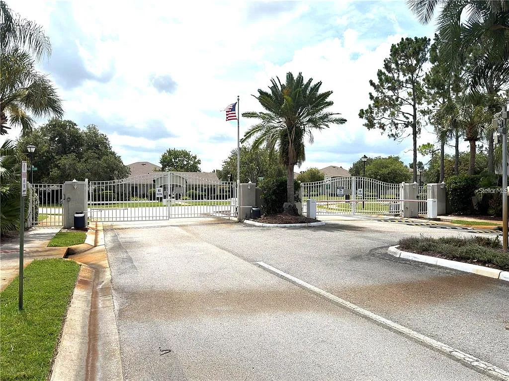 2 bed, 2.0 bath, 1176 sqft, $1,650 — Photo 2