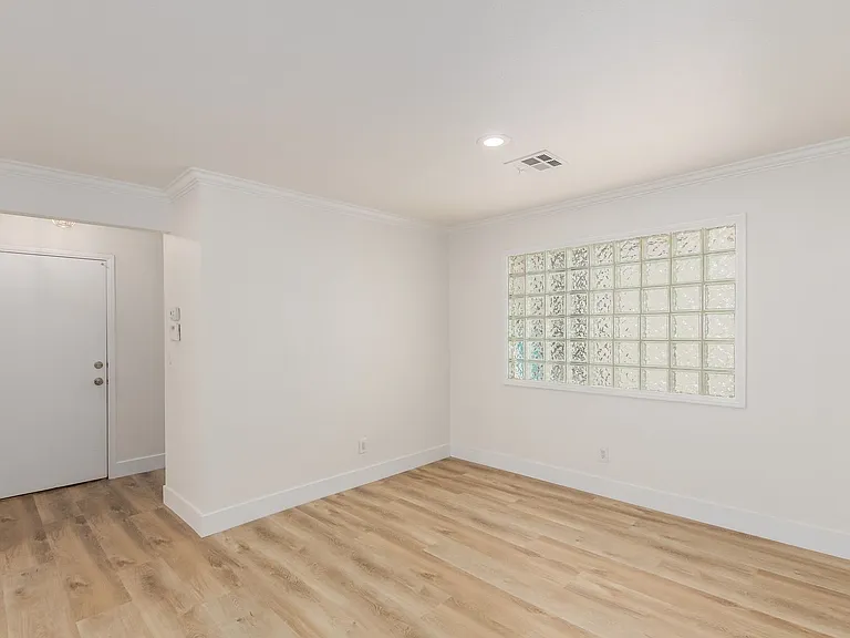 861 Vegas Valley Dr — Photo 9