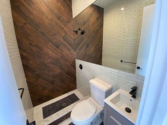5th image of 644 Lorimer St #312