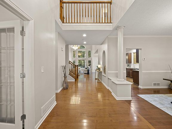 3rd image of 6751 Burnside Ln