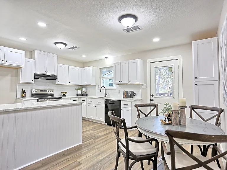704 Natchez River Cir — Photo 20