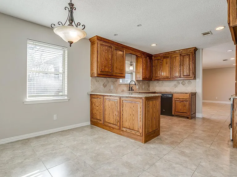 1812 Winchester Way — Photo 34