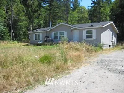 4103 Center Road photo 1