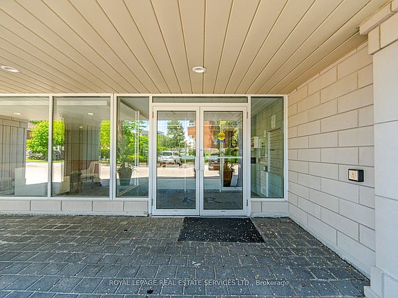 5th image of 30 Anglesey Blvd #Penthouse 403