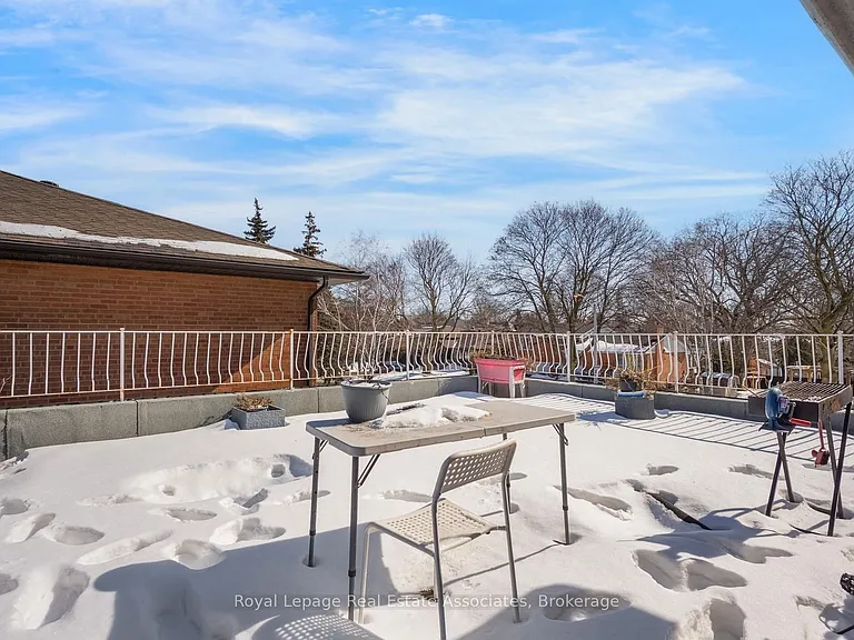 49 Bemersyde Dr #A — Photo 17