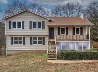 40 River Oaks Dr, Cartersville, GA