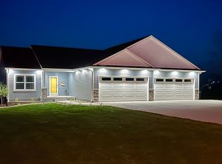 102 Lincoln Valley Dr, State Center, IA 50247