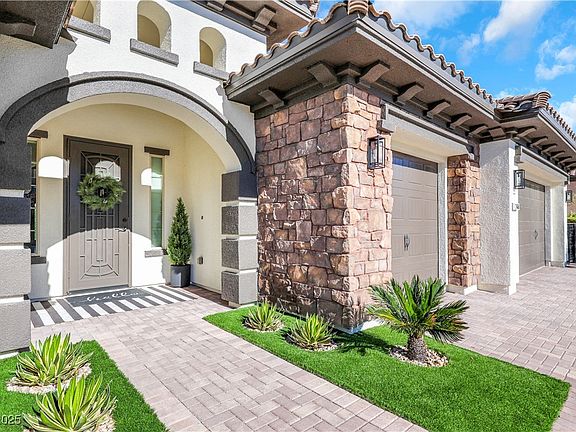 3rd image of 2460 Chateau Napoleon Dr