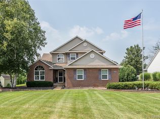 2116 Ore Creek Ln, Brighton, MI 48114