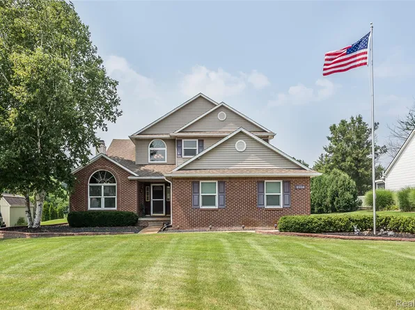 2116 Ore Creek Ln, Brighton, MI 48114