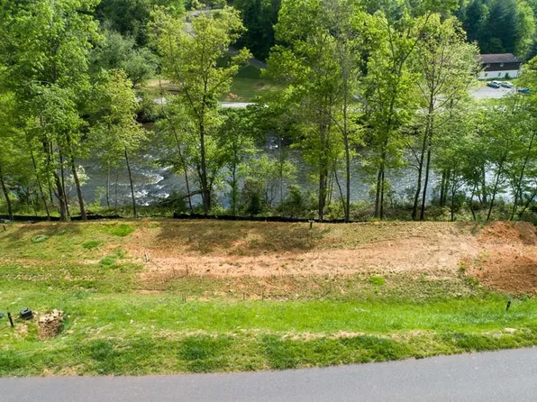 316 River Club Dr, Cullowhee, NC 28723