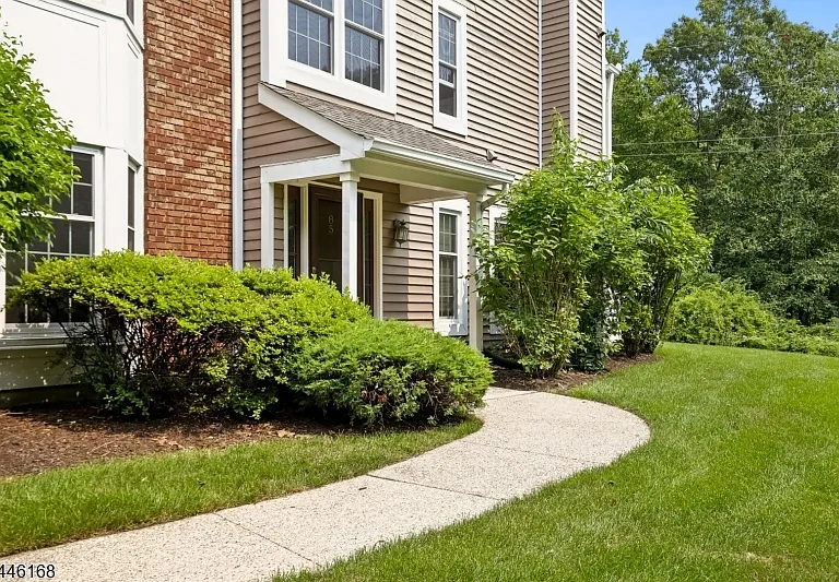 85 Laurelwood Ct — Photo 2