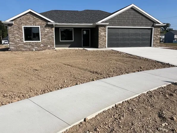 1700 Hickory Holw, Auburn, IN 46706
