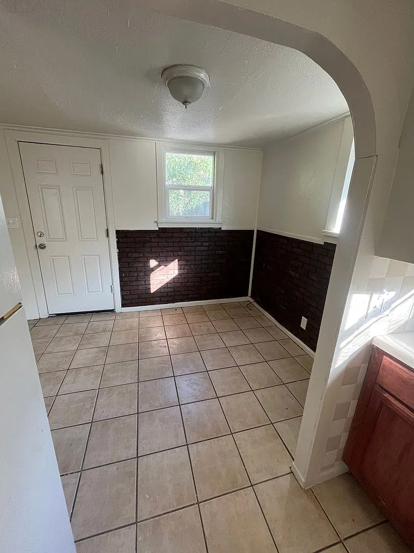209 N 4th Ave — Photo 3