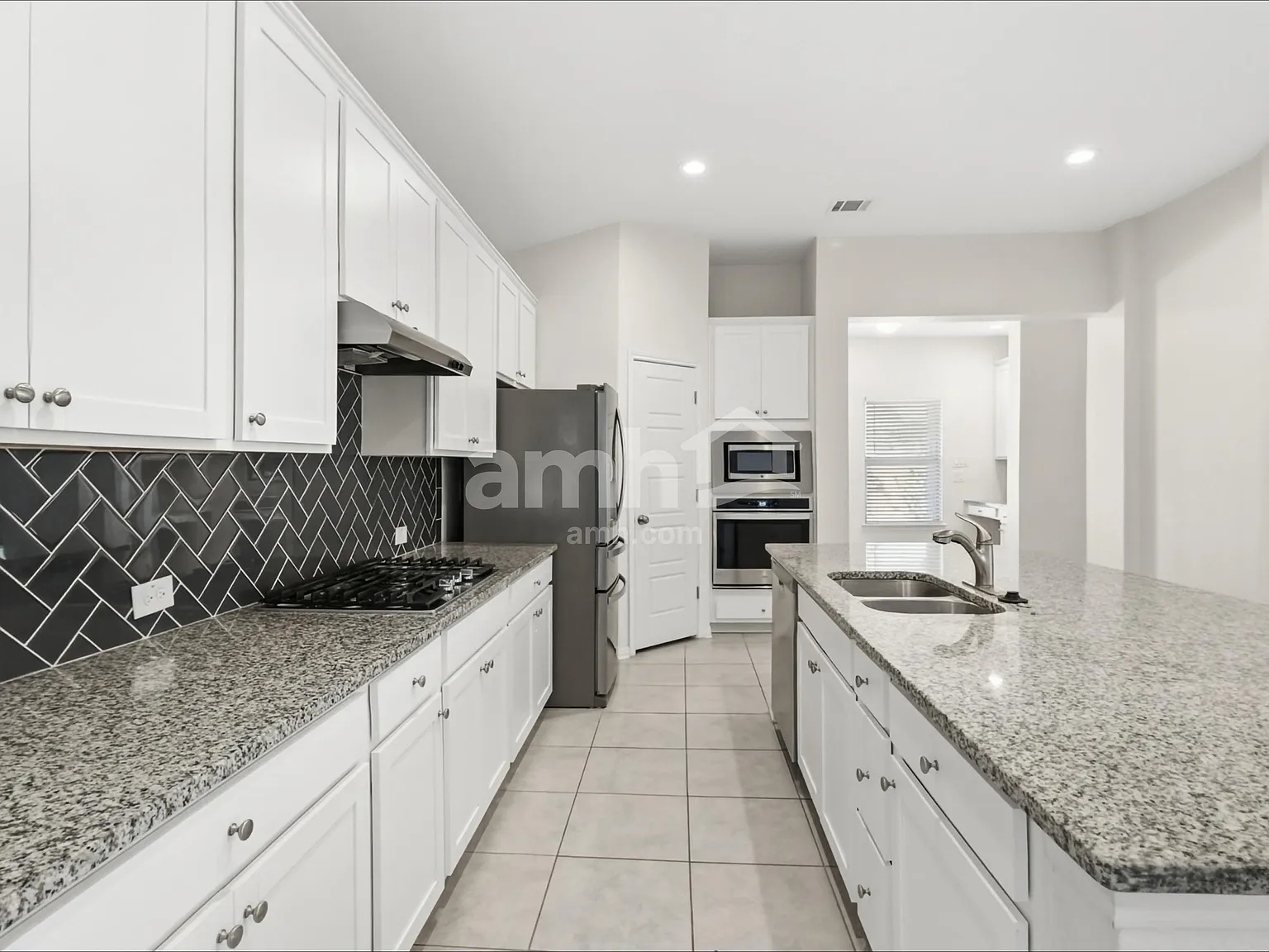 3 bed, 2.0 bath, 1869 sqft, $1,960 — Photo 4