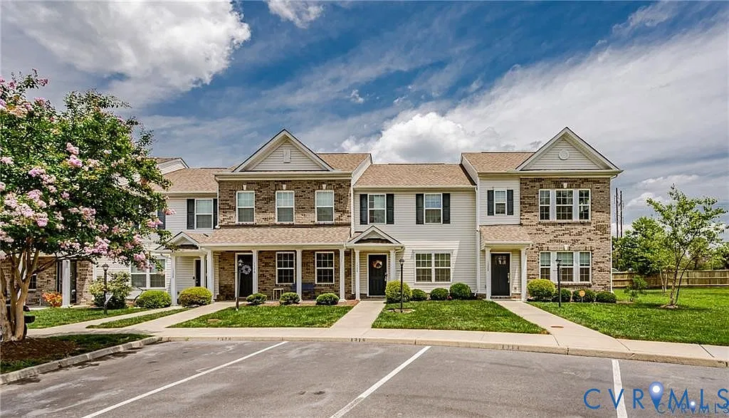 3 bed, 2.5 bath, 1495 sqft, $2,300 — Photo 3