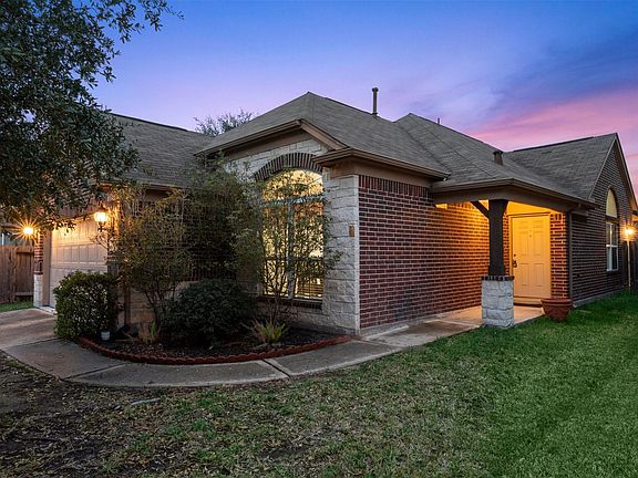 2nd image of 2615 Magnolia Fair Way