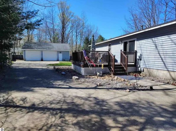 304 Christina Ln, Traverse City, MI 49696