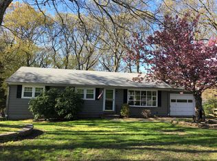 195 Maplewood Dr, East Greenwich, RI 02818