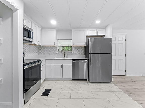 3rd image of 130 FLORENCE BOULEVARD