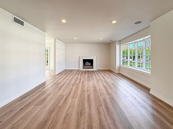 5th image of 27014 Helmond Dr