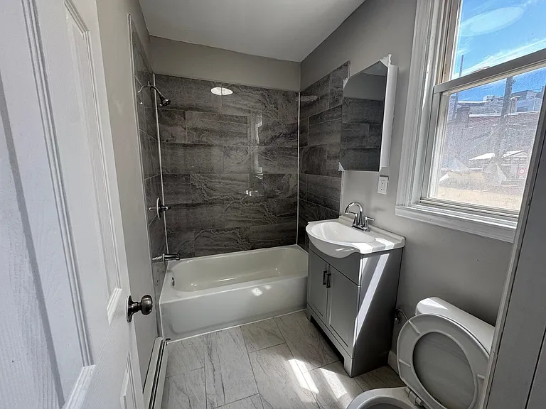 34 Coles St #2A — Photo 13