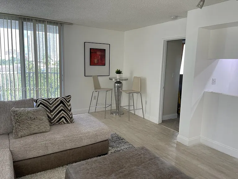 800 N Miami Ave #E-509 — Photo 1