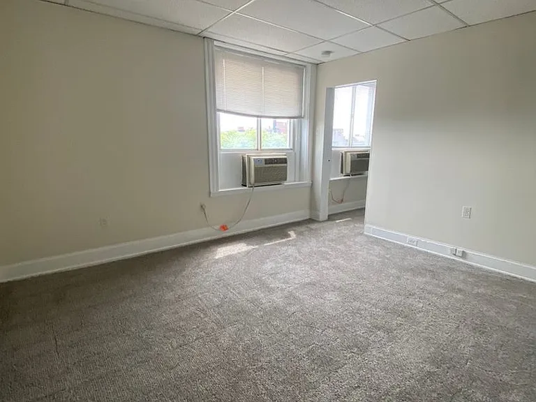 Morris Apartments — Photo 6
